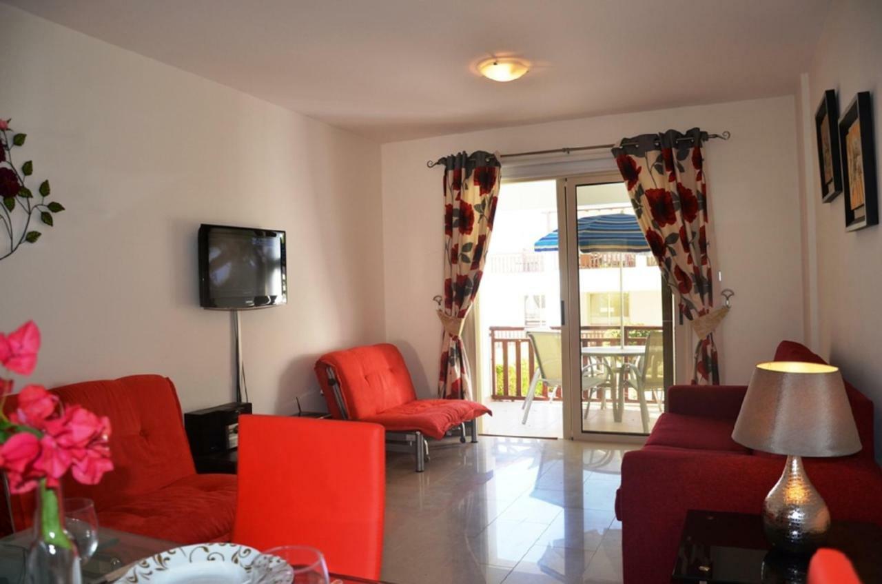 Ground Floor One Bedroom Apartment B2, 3 Pools, Free Wifi بييا المظهر الخارجي الصورة